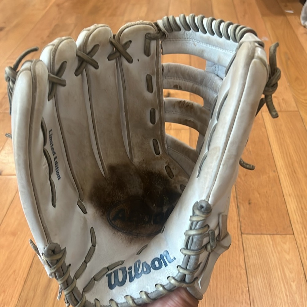 Wilson A2000 12 3/4 (Left Hand Throw) - Picture 5 of 6